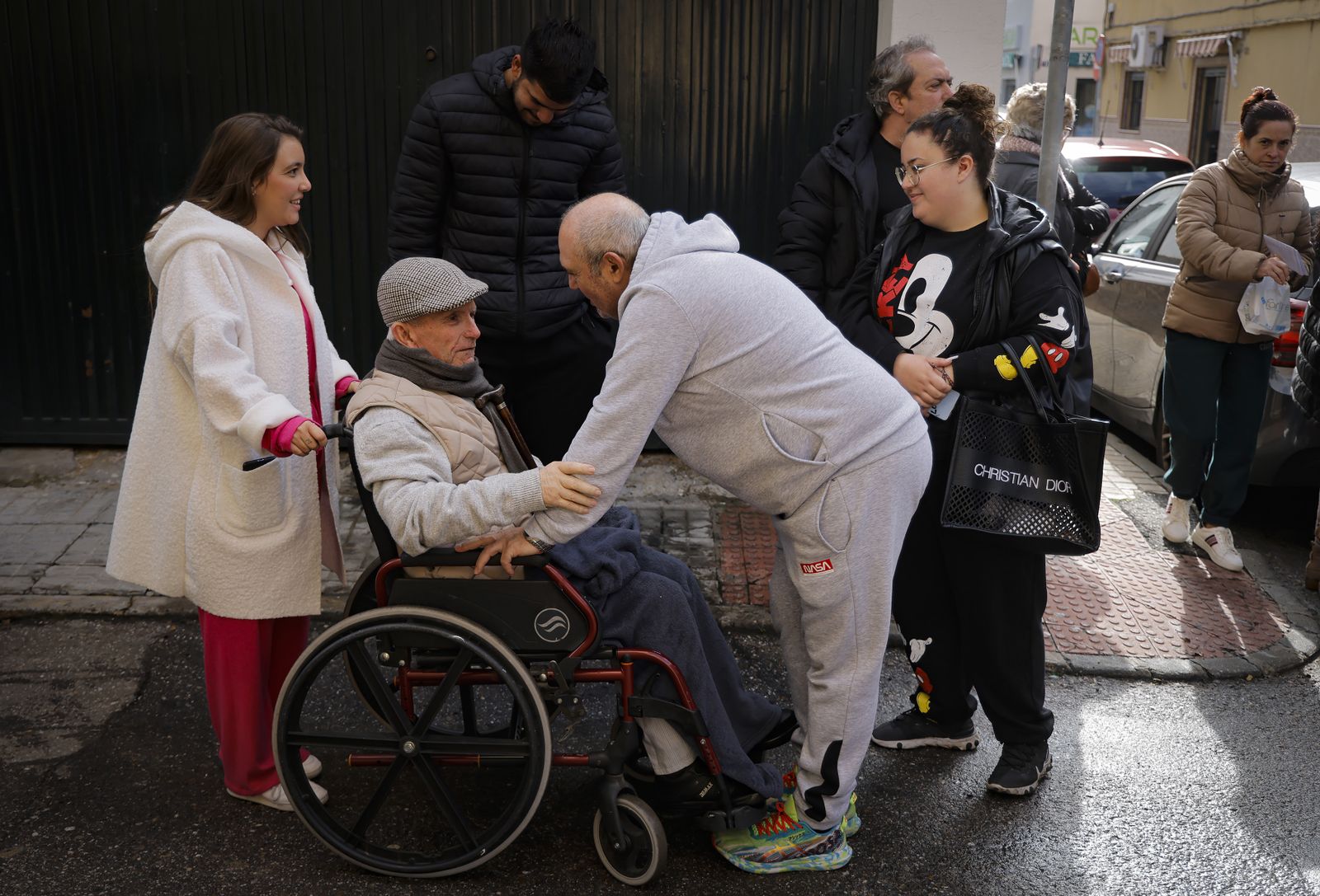 Vecinos de Palmete protestan por el corte continuado de la luz, todas las fotos