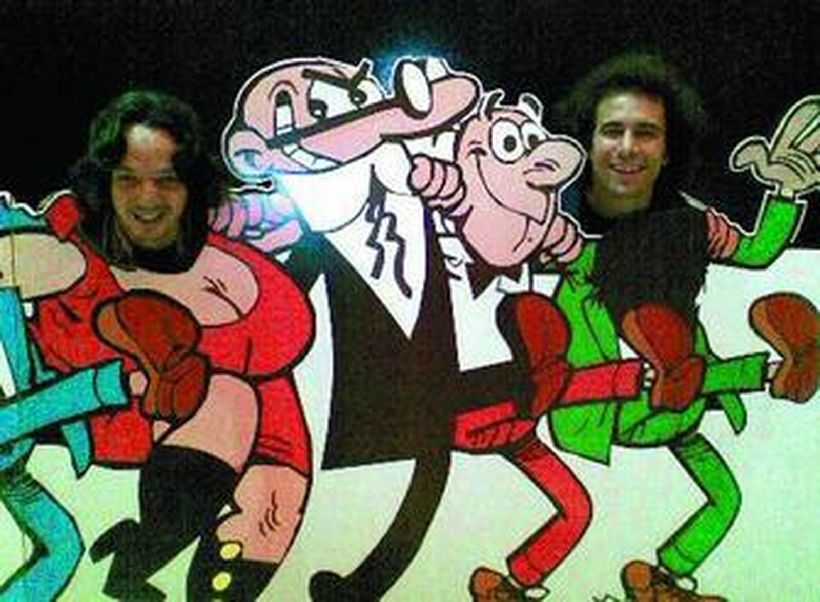 'Los Delinqüentes' ayer en Madrid, en Cinépolis, momentos antes de entrar en el estreno de la película.