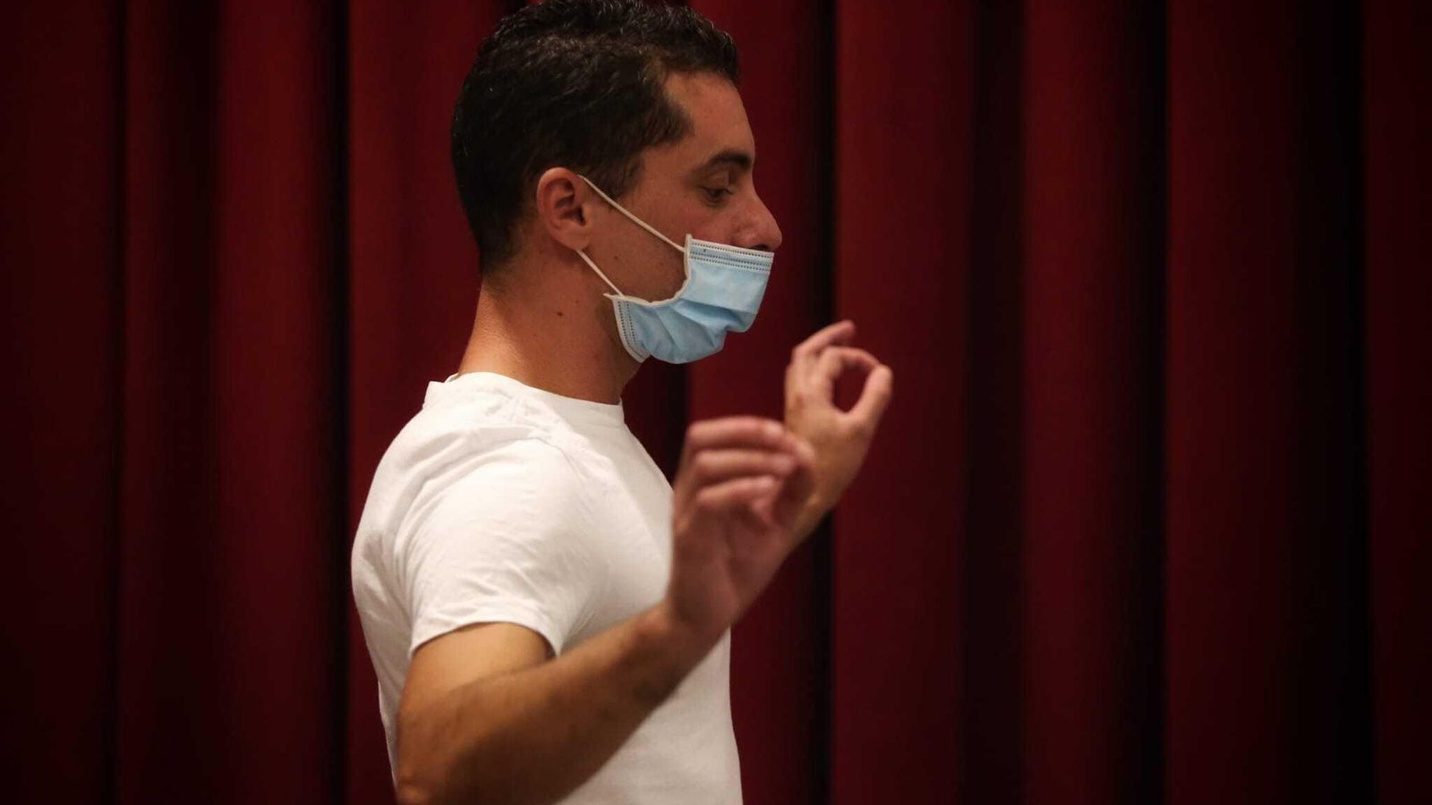 Martínez Vila da instrucciones durante las pruebas.