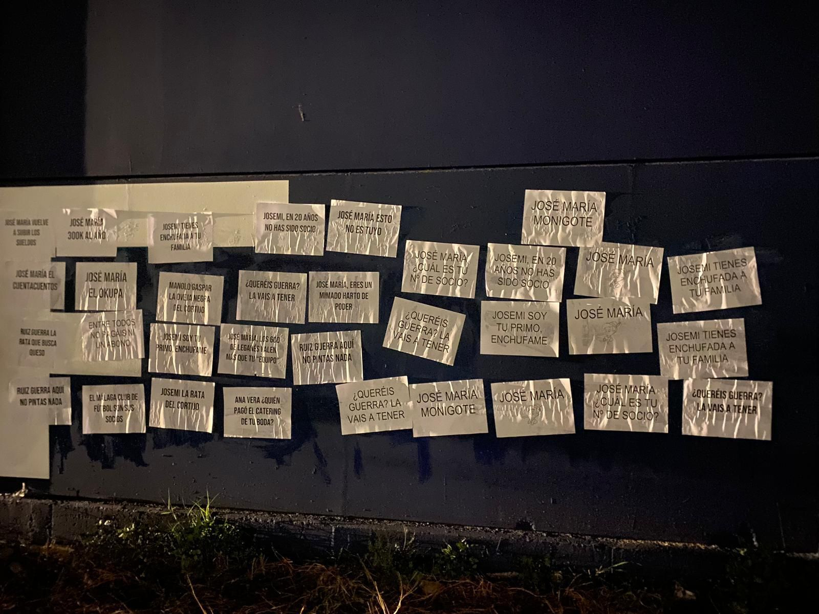 El Anexo amanece empapelado de críticas a cargos del Málaga CF