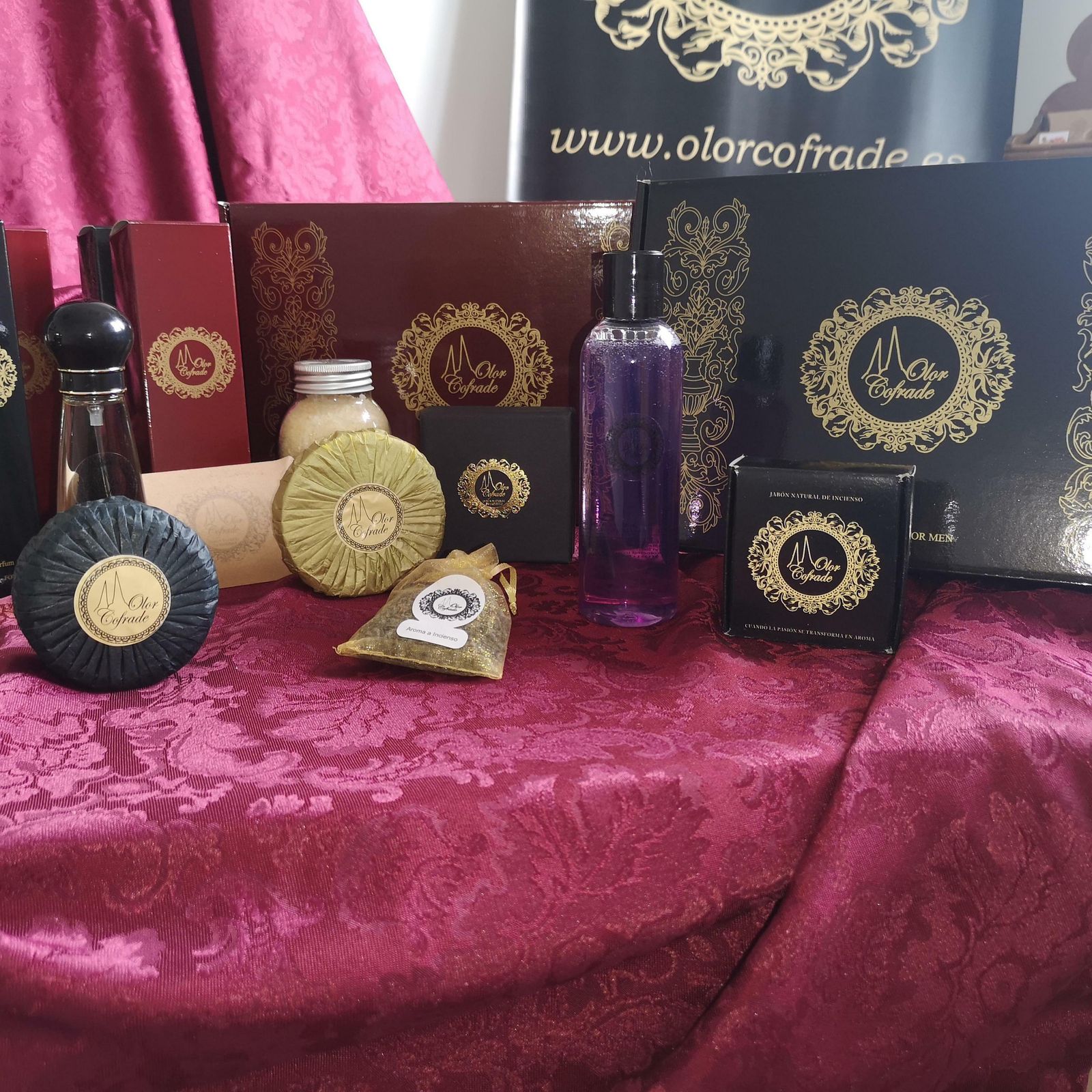 Jabones, sales de baño, bolsitas ambientador, esponjas de baño, perfumes y gel de baño de Olor cofrade.