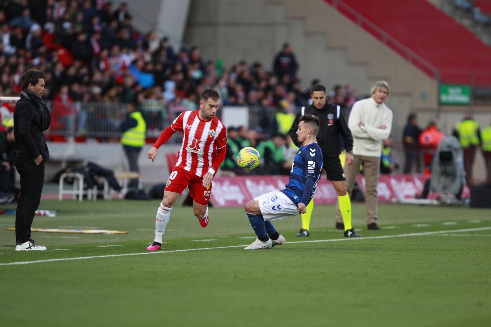 Imágenes del partido de fútbol U.D. Almería-Real Betis Balompié