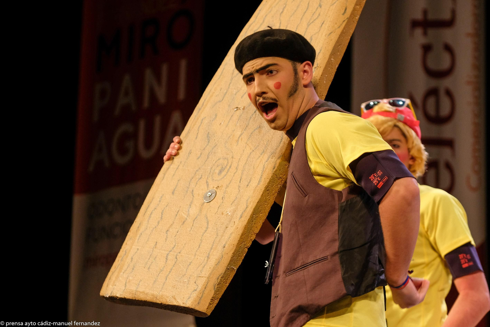 Chirigota Una chirigota con tablas.