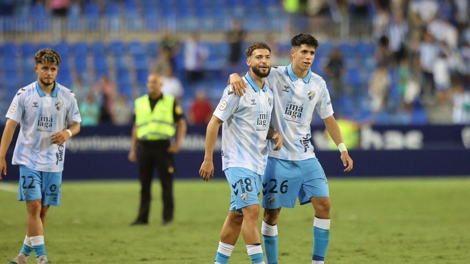 Antonio Cordero (26) celebra con Dani Sánchez el triunfo ante el filial colchonero. Antonio Cordero (26) celebra con Dani Sánchez el triunfo ante el filial colchonero.