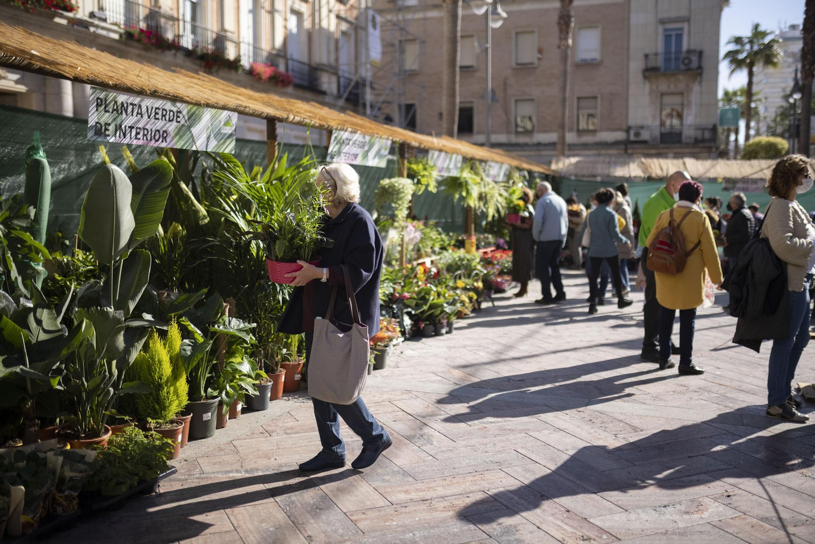 La pasada edición del Mercado de las Flores celebrada en la puerta del Ayuntamiento.