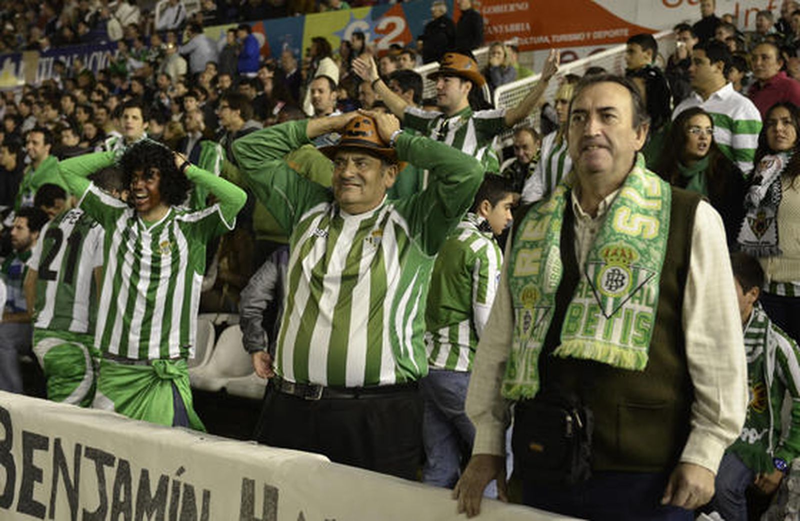 El Betis acumula su sexta derrota seguida tras caer con el Racing en Santander (1-0). / LOF