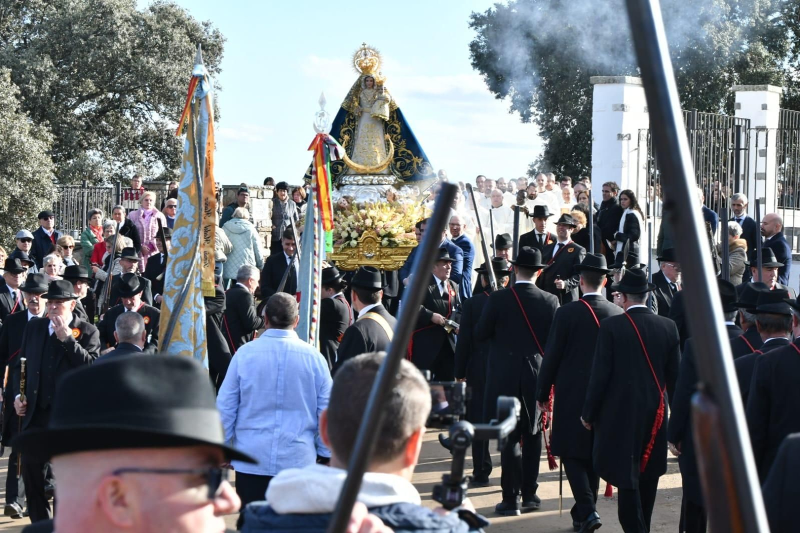Procesión de la Virgen de Luna tras su coronación canónica