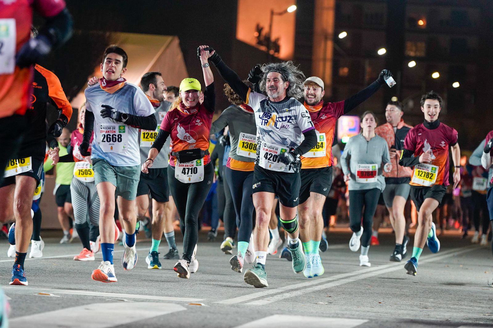 En imágenes: búscate en tu llegada a meta de la Carrera de San Antón 2026 (14)
