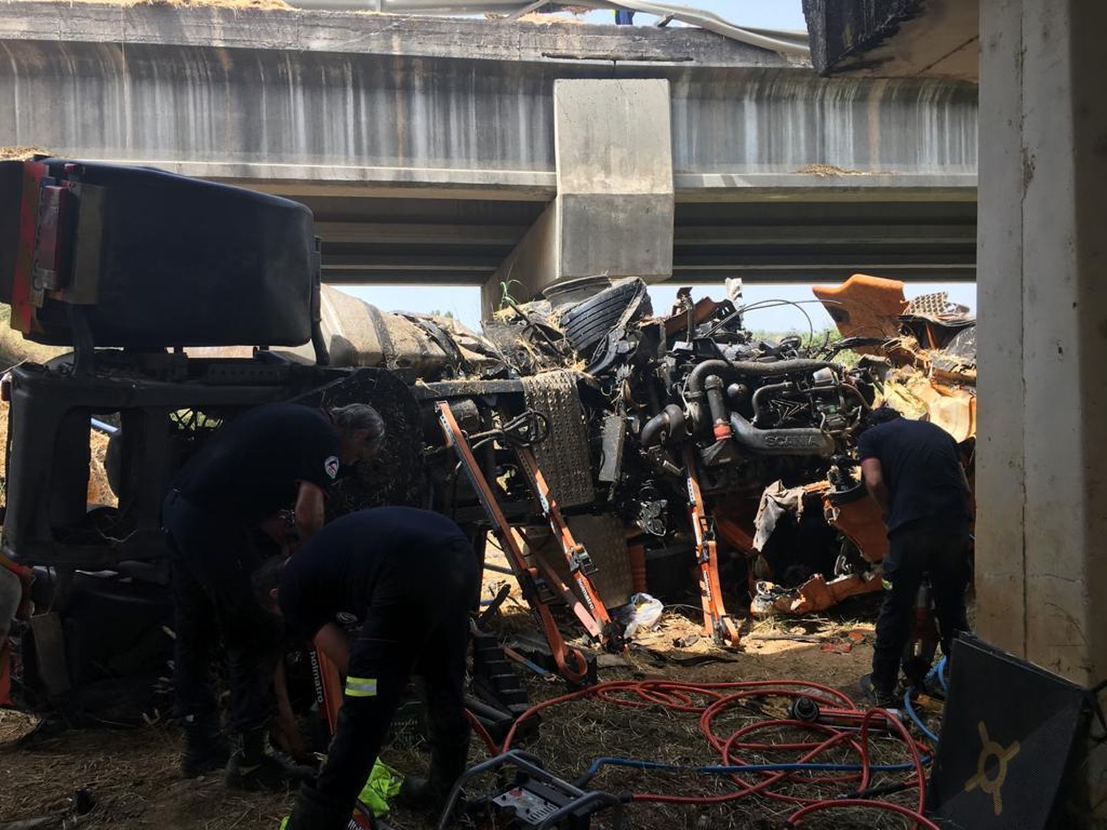 El camión siniestrado en la A-49.