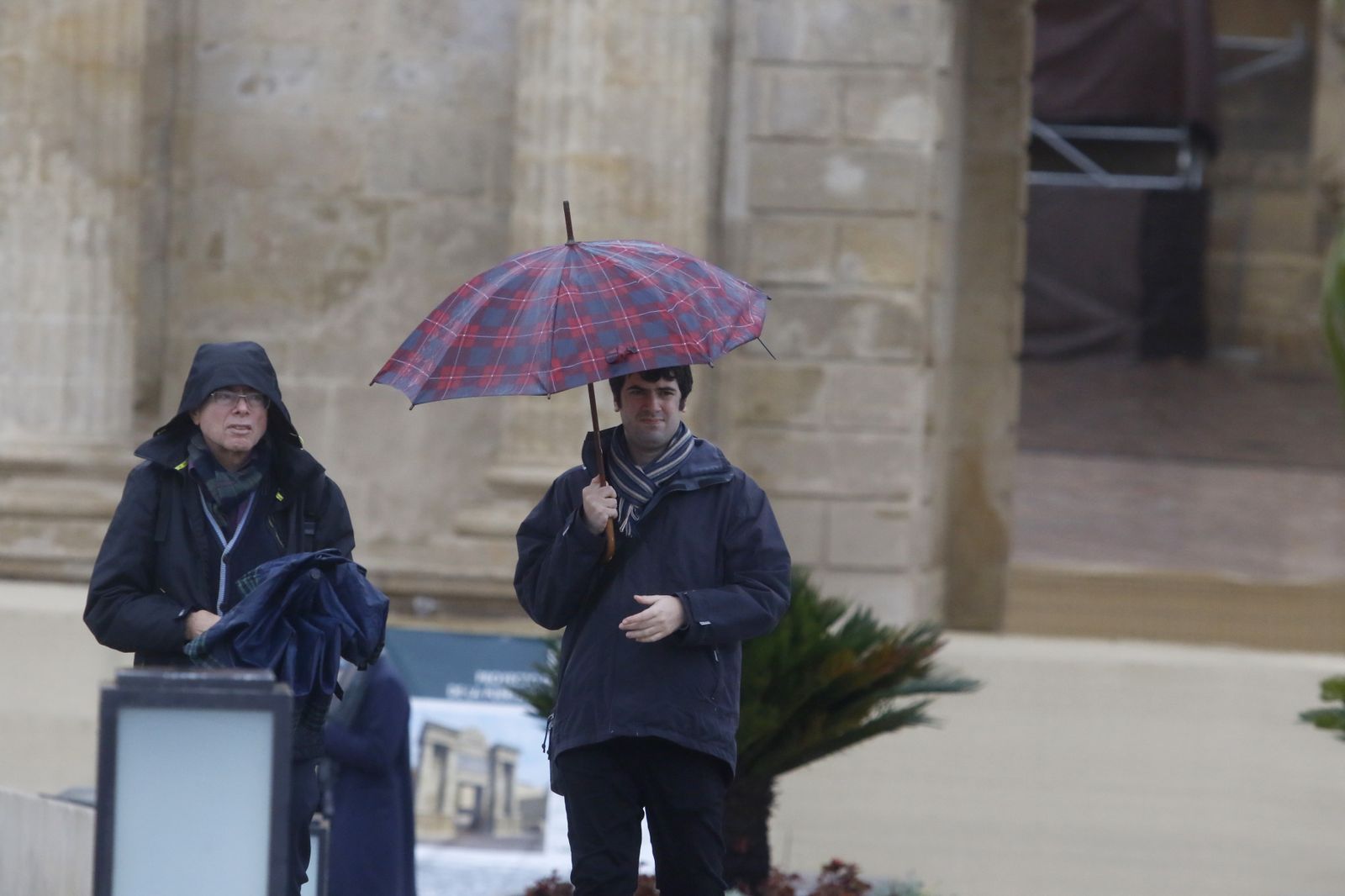 Un día de Navidad en Córdoba pasado por agua, en fotografías