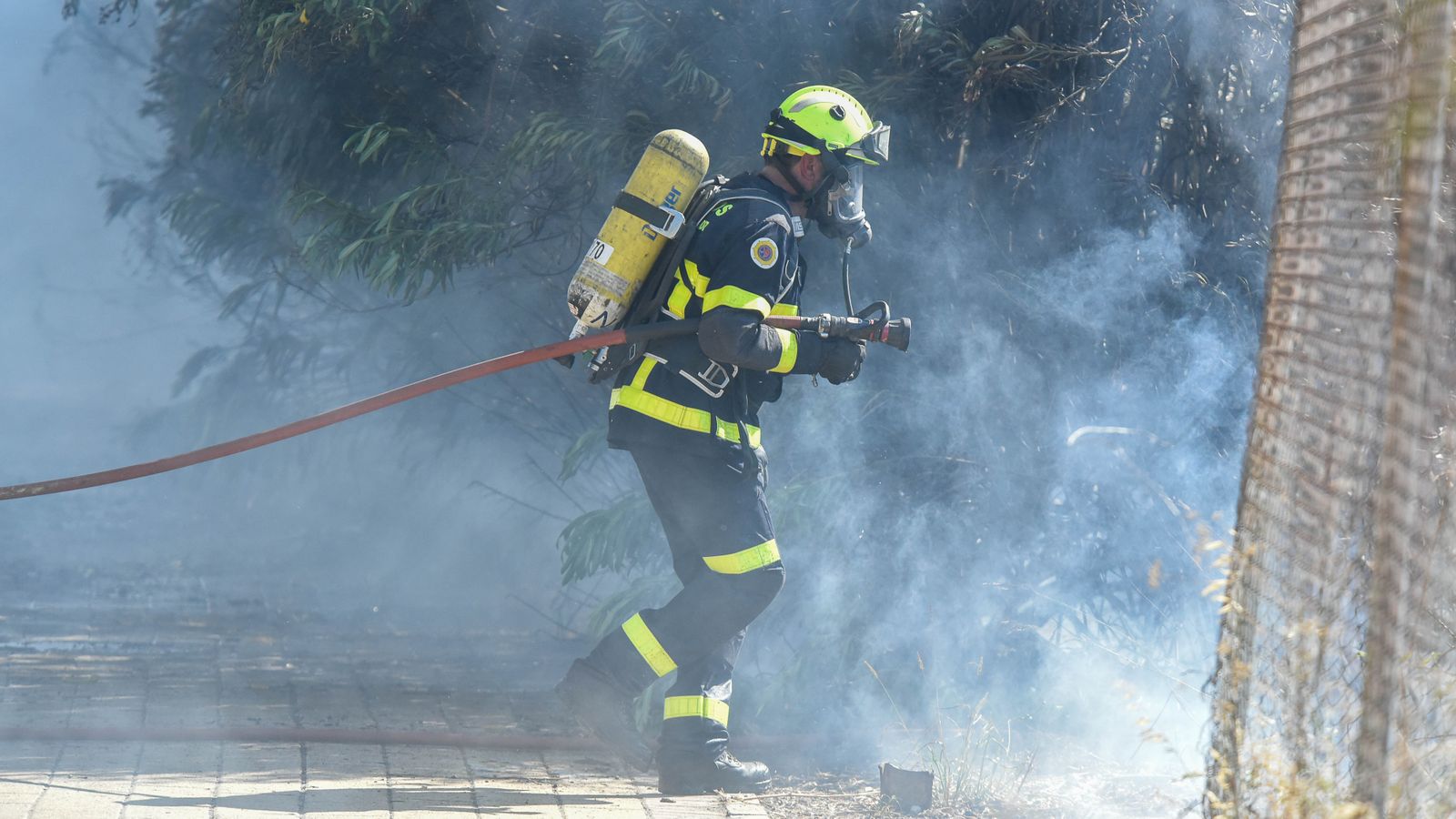 Las fotos del incendio en la barriada de San Bernabé