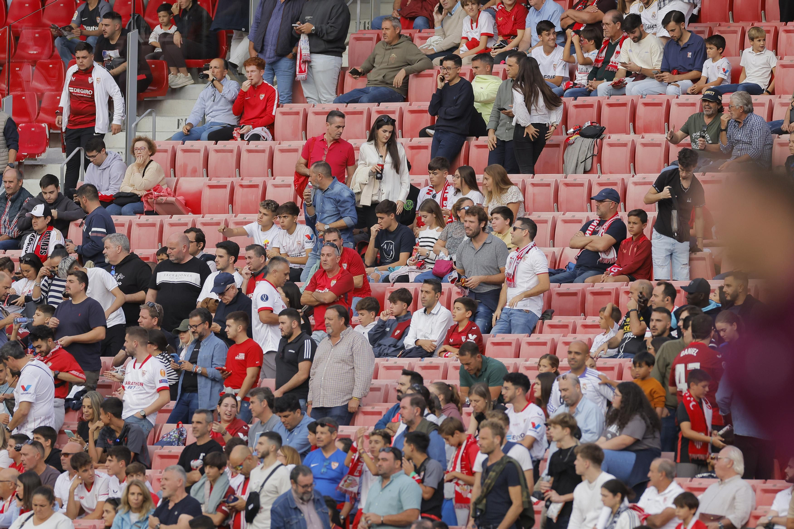 Búscate en las fotos del Sevilla-Madrid