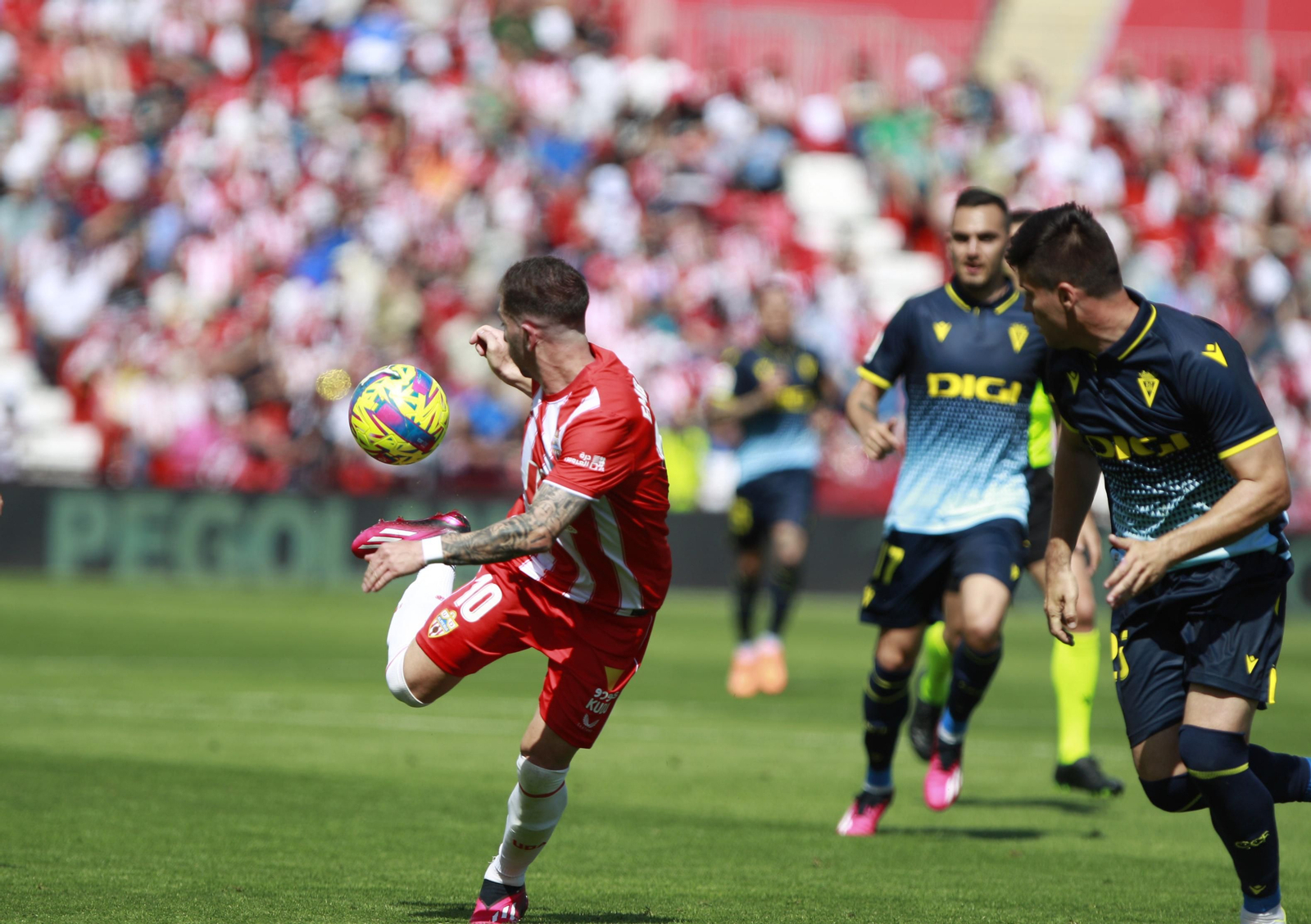Imágenes del partido de la Liga Santander U.D. Almería-Cádiz C.F.