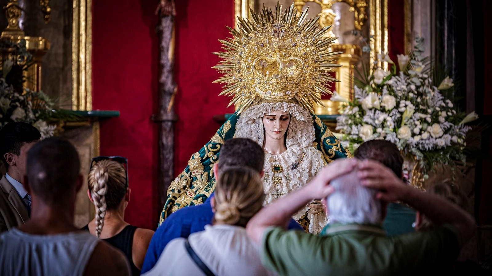 Primer día del besamanos extraordinario por el 75 aniversario del Dogma de la Asunción en Cádiz