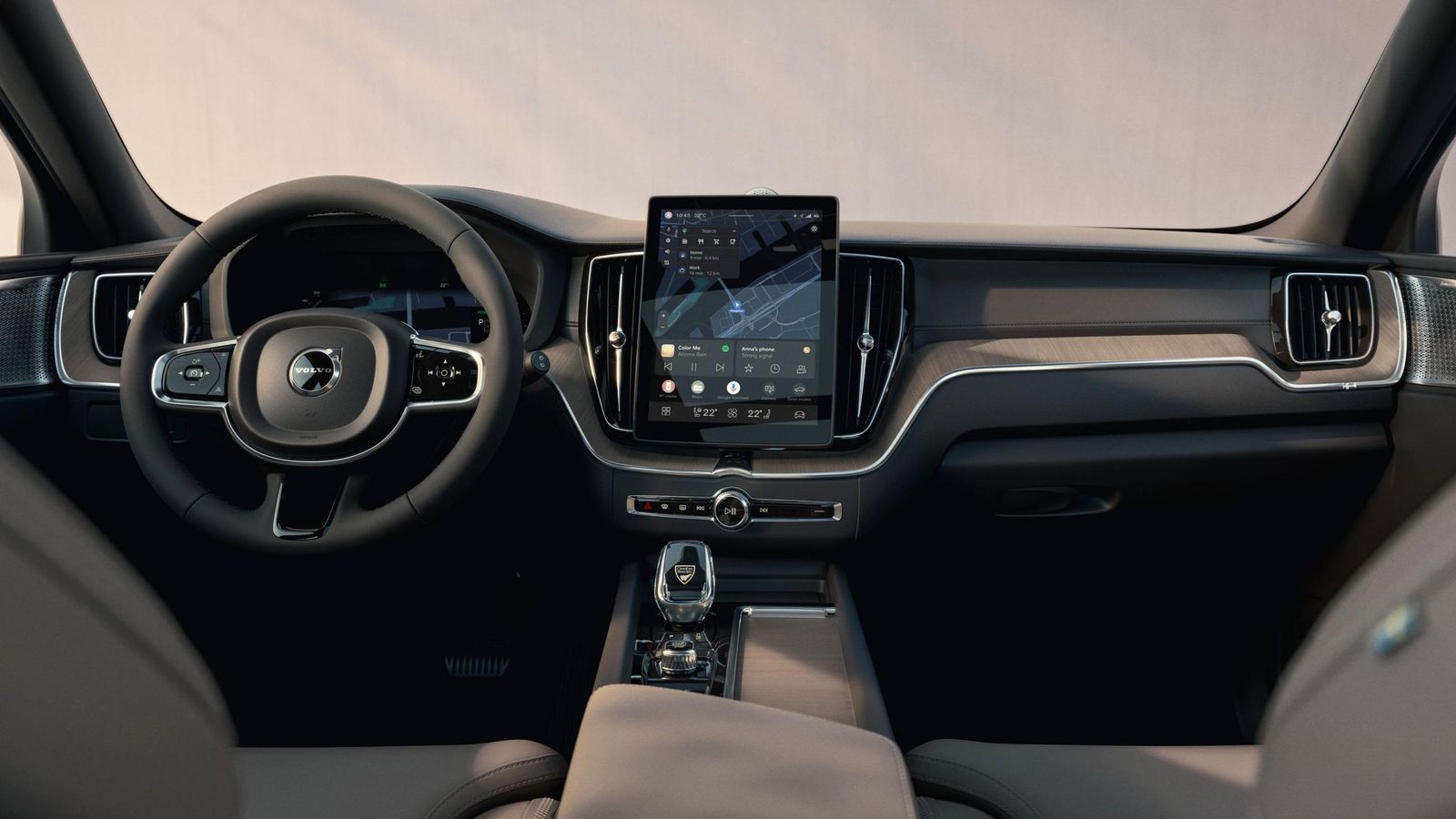 Es nueva la pantalla central, con un sistema operativo semejante al que ya venían comenzando a usar otros Volvo producidos a partir de este año.