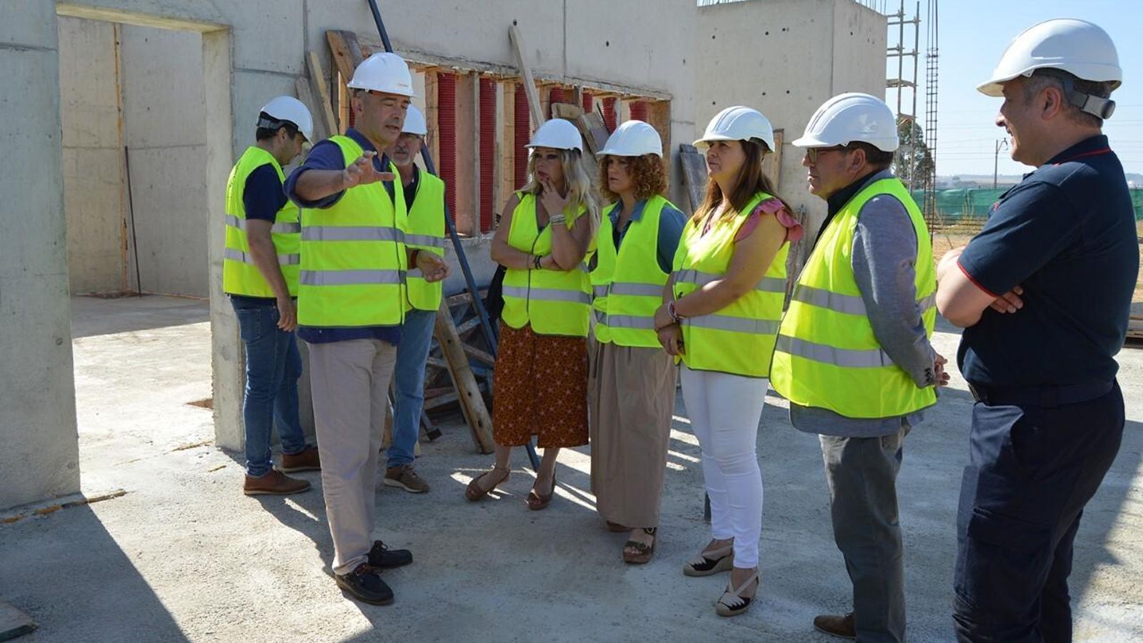 Visita de las autoridades a las instalaciones.