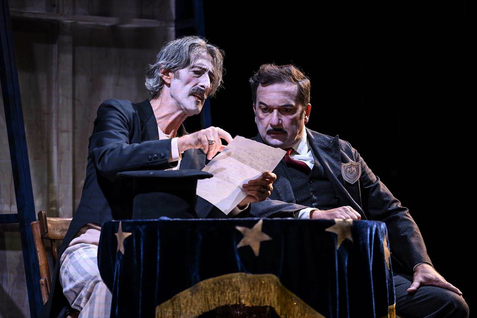 Una escena de 'La grande magia', el montaje de Lluís Pasqual que se estrena este jueves en Nápoles.