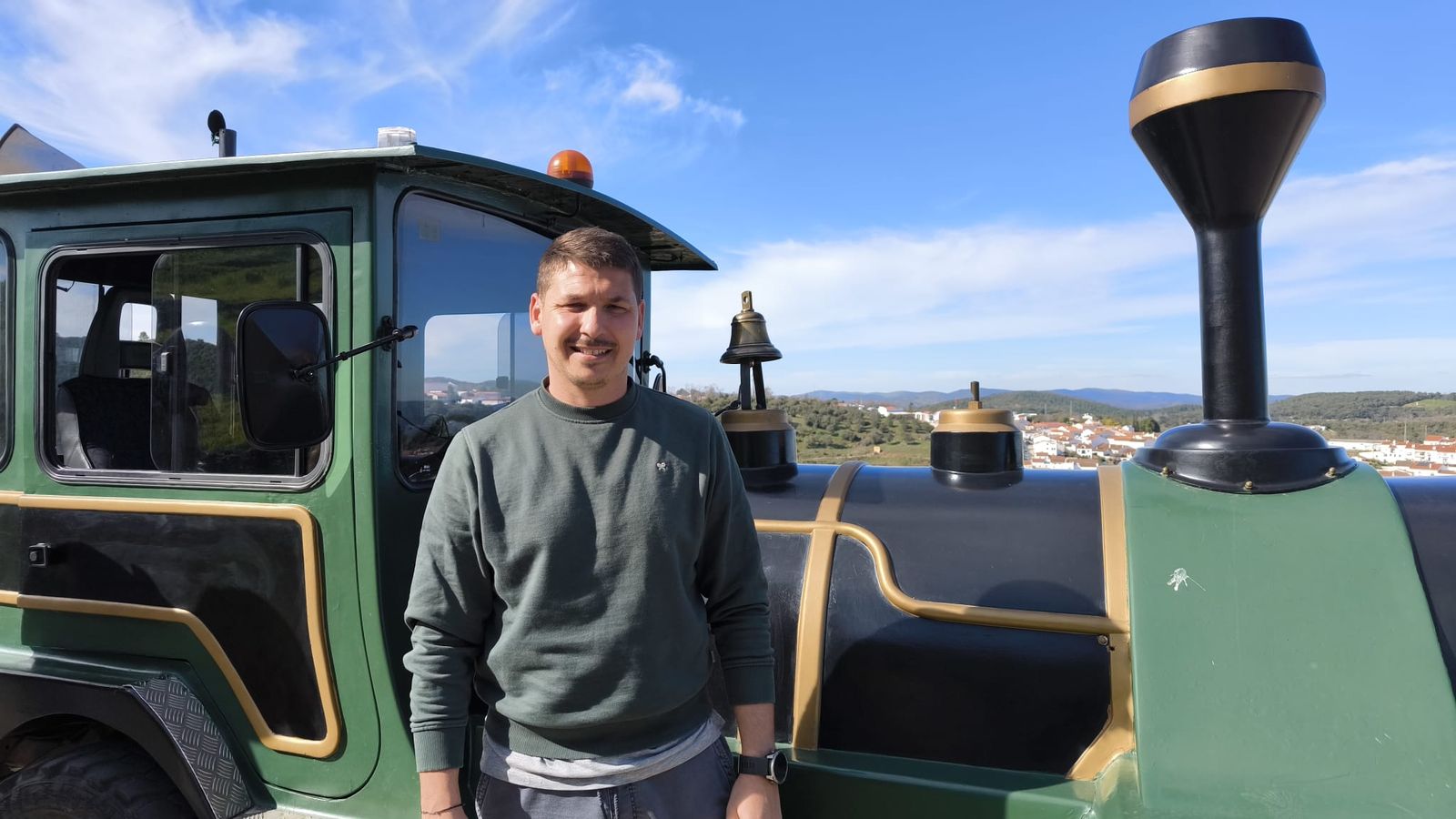 Rafael Carrasco, ex jugador del Real Madrid y actual conductor del tren turístico de Aracena