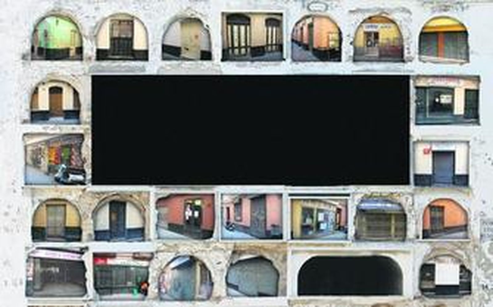 La relación numerada de cada uno de los locales comerciales que se encuentran actualmente cerrados en la popular calle viñera ofrece la imagen más real de los efectos de la crisis en el mayor barrio de la ciudad, junto al de Santa María, también afectado por el mismo problema. Los números responden a un recorrido ordenado desde la Virgen de las Penas hasta la plaza de la Cruz Verde. Algunos de estos establecimientos han caído por la crisis económicos que hay en los últimos años, pero otros locales permanecen vacíos desde hace mucho tiempo sin actividad alguna. El tercer factor es que hay negocios que tratan de arriesgarse pero tienen que cerrar al poco tiempo debido a que la tienda no prospera. Todo eso ha dejado a parte de La Viña con una imagen desoladora en algunos tramos.