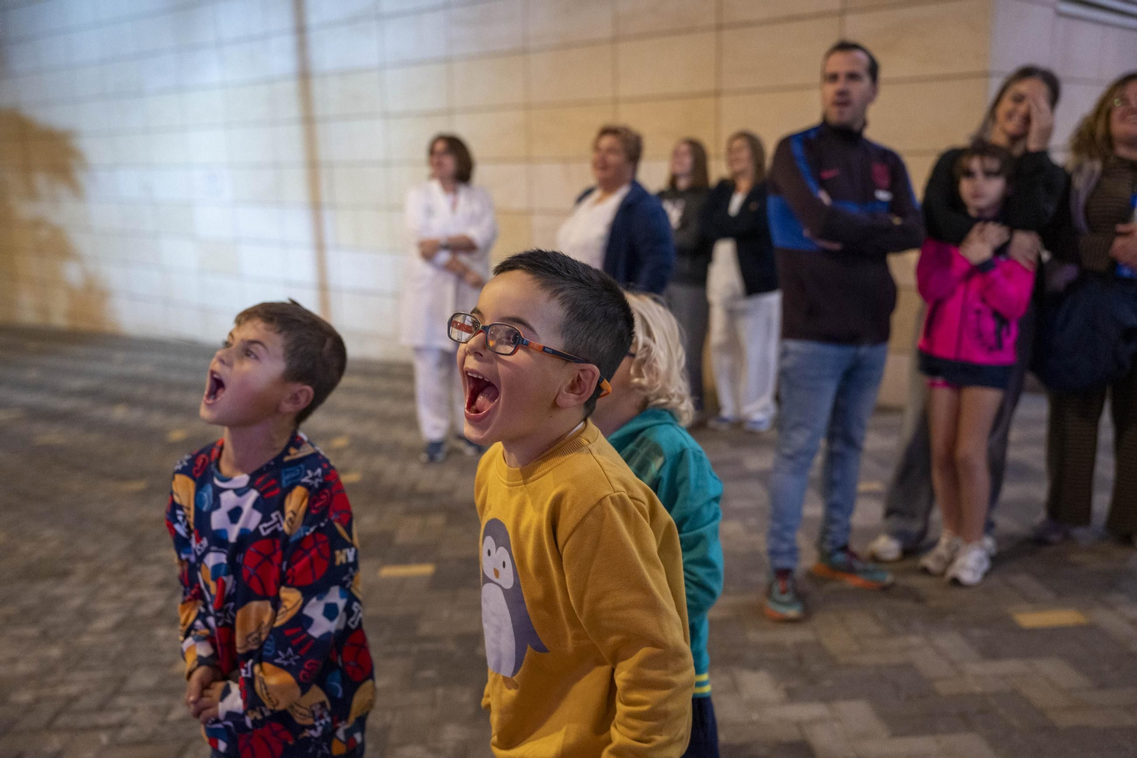 El encendido del alumbrado navideño del Hospital Universitario Torrecárdenas, en imágenes