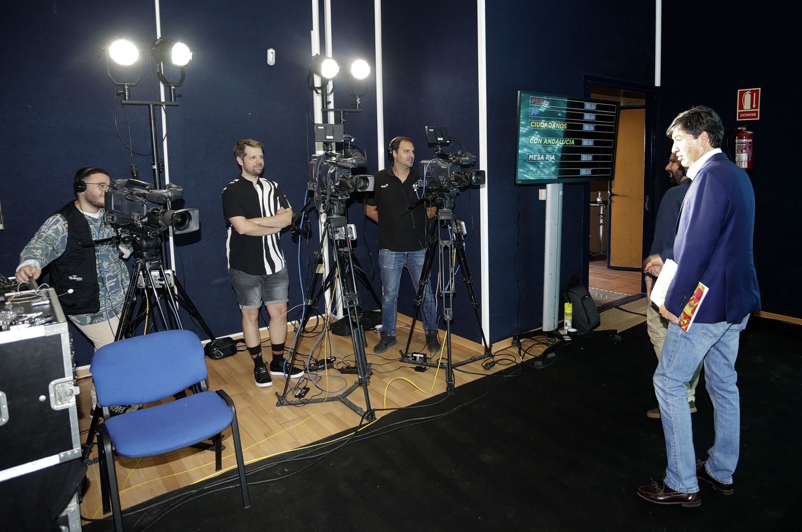 Elecciones Municipales Huelva 2023: Imágenes de la llegada de los candidatos al debate