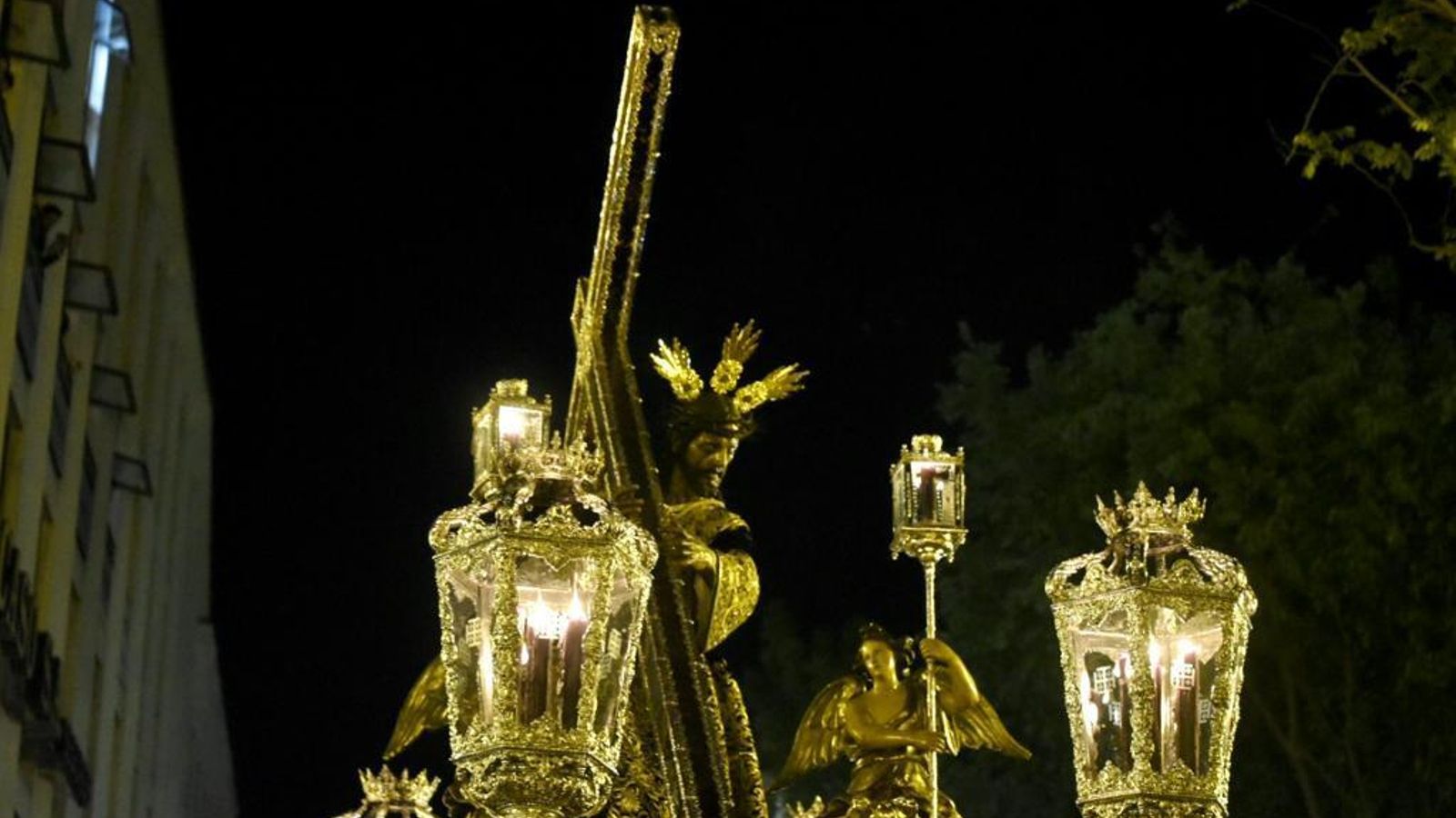 Entra en La Campana el paso Nuestra Padre Jesús Nazareno, de El Silencio