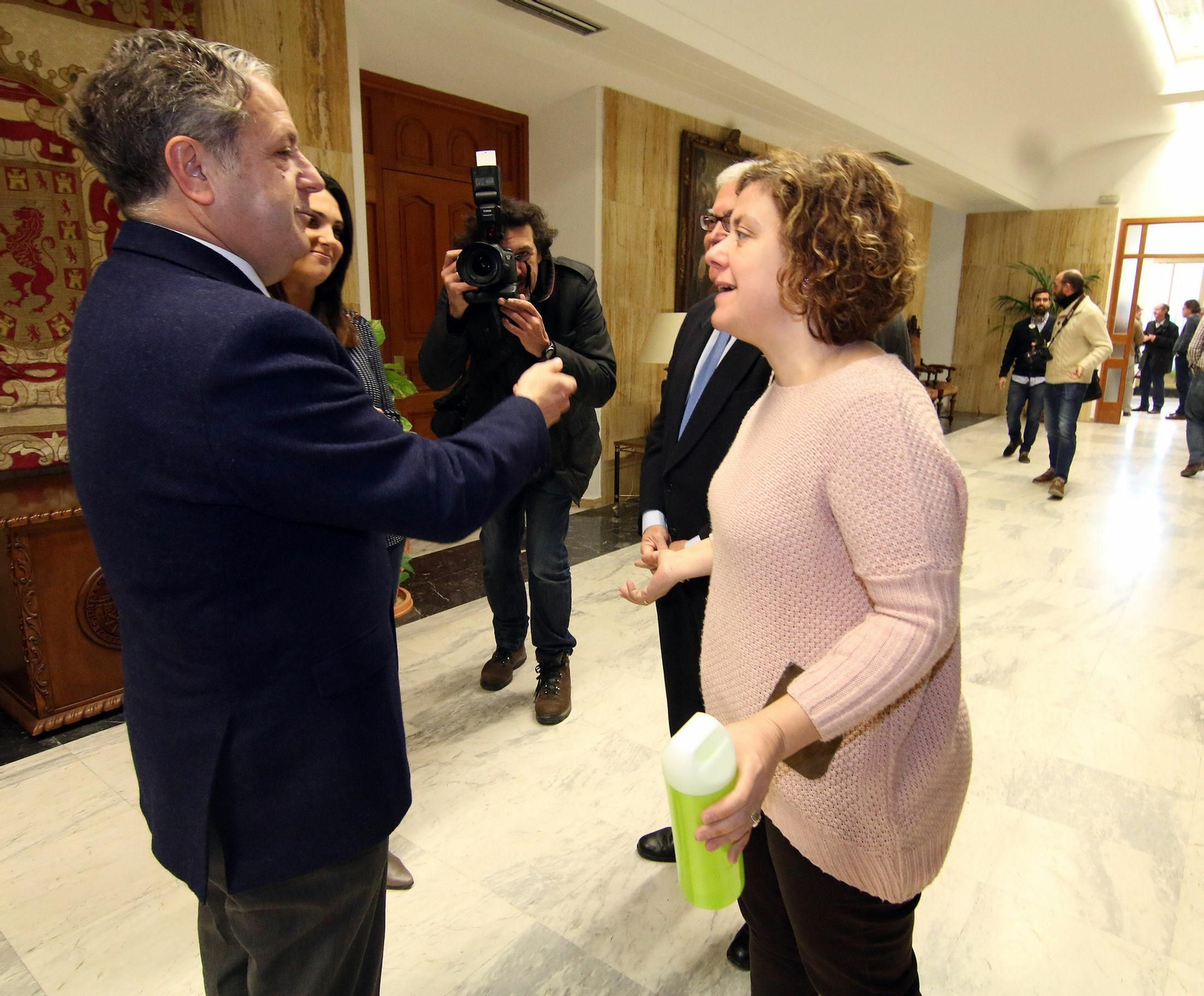 El actual presidente de Vimcorsa, Salvador Fuentes, con la antigua responsable, Alba Doblas.