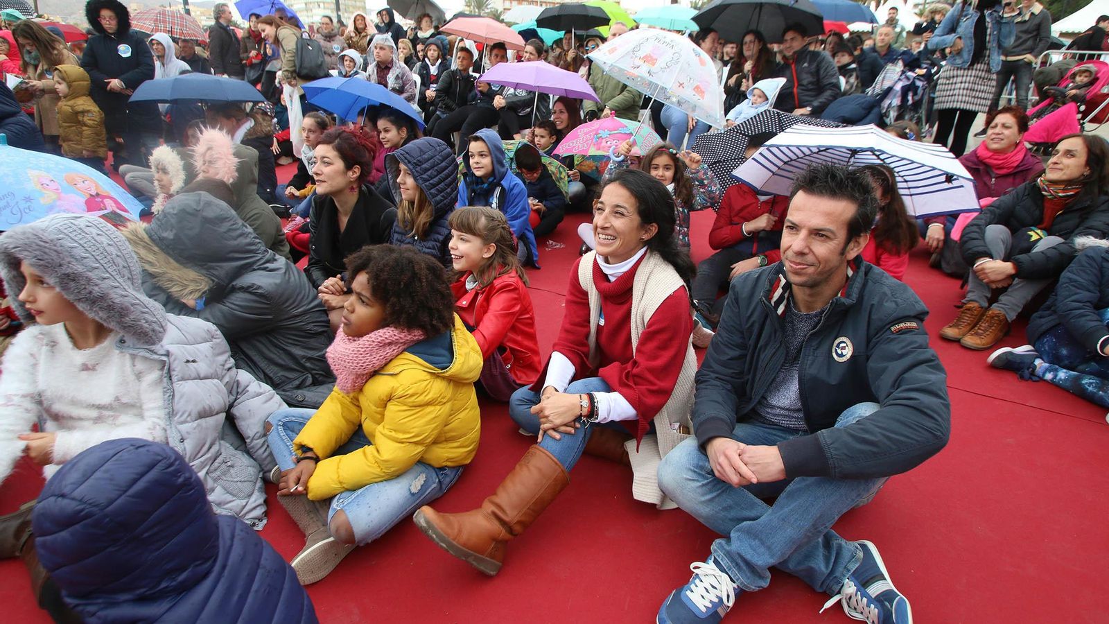 Patricia y Ángel, los padres de Gabriel, entre el público viendo las actuaciones. Patricia y Ángel, los padres de Gabriel, entre el público viendo las actuaciones.