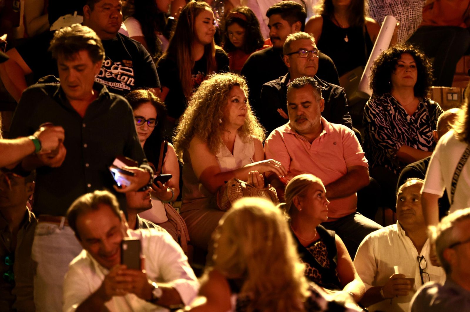 Búscate en el concierto de Hombres G