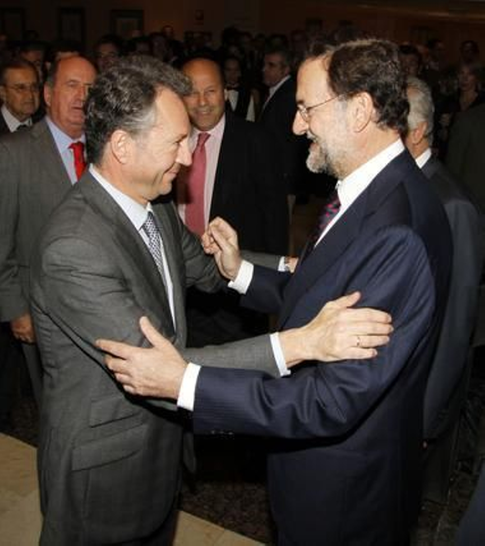 José Joly saluda a Mariano Rajoy.

Foto: Juan Carlos Vazquez / Victoria Hidalgo