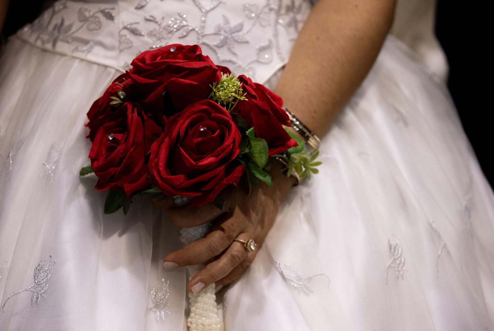 Detalle del ramo de una novia.