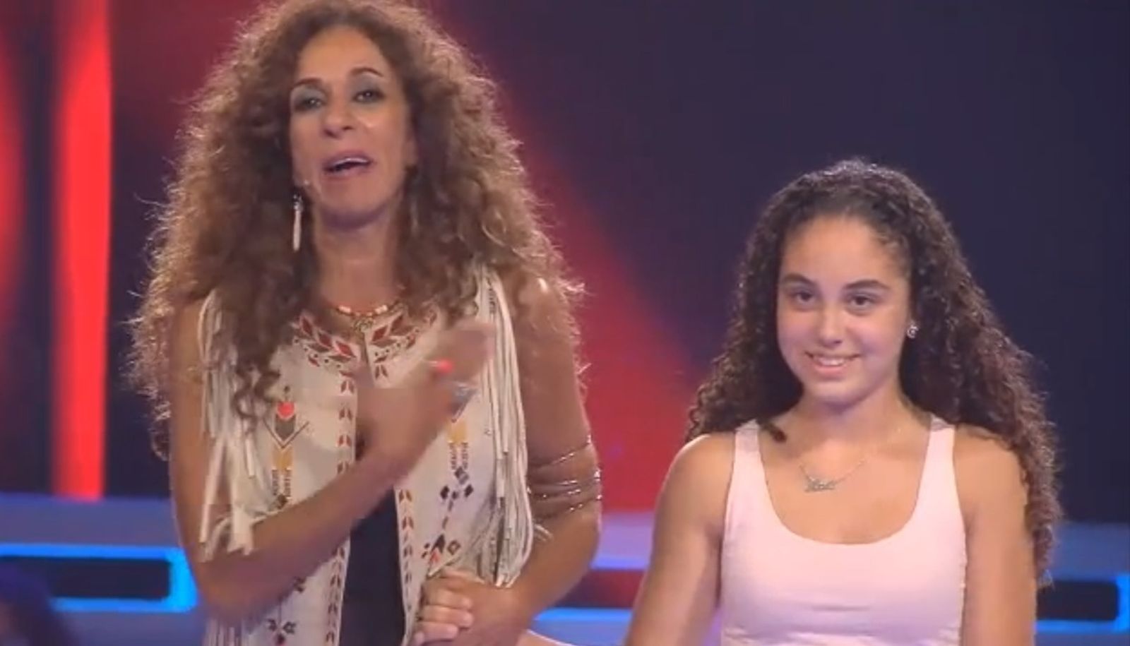 Marta Barreno y Rosario Flores, ayer en 'La voz kids'.