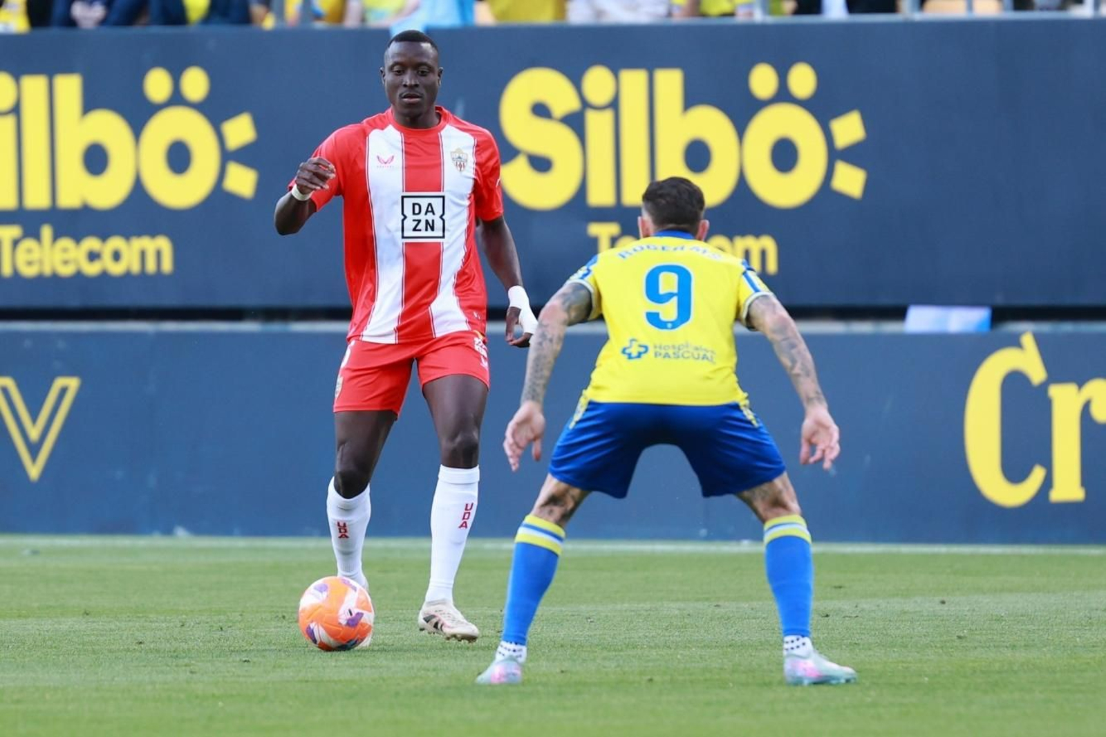 Dion Lopy, con el balón en los pies en el Nuevo Mirandilla.