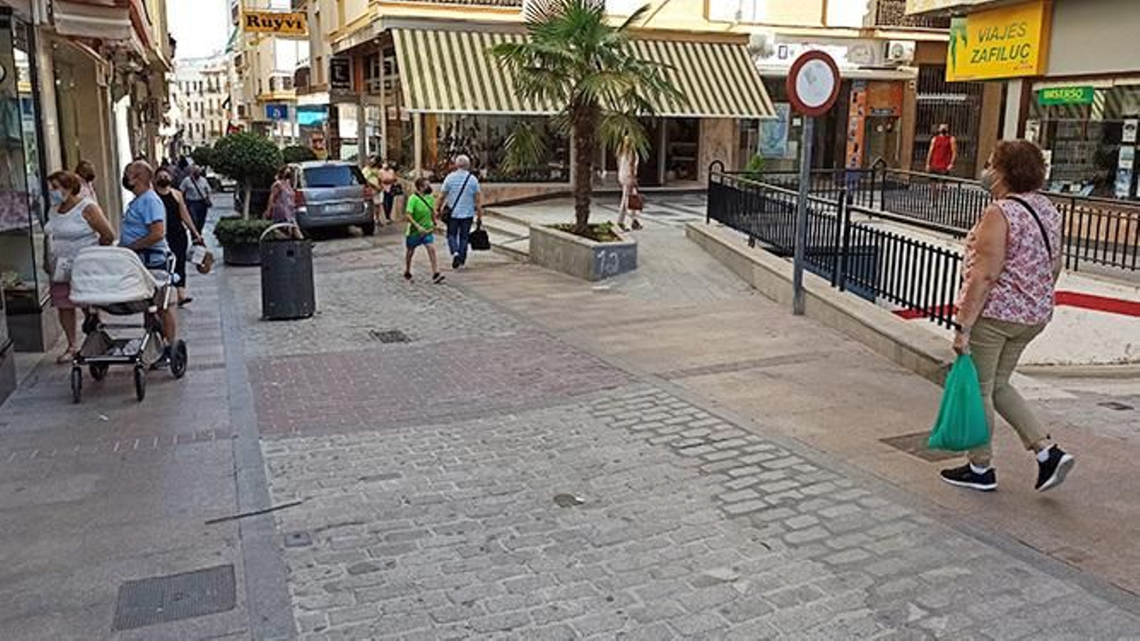 Calle Juan Palma García y Pasaje de Ramón y Francisco, en Lucena.