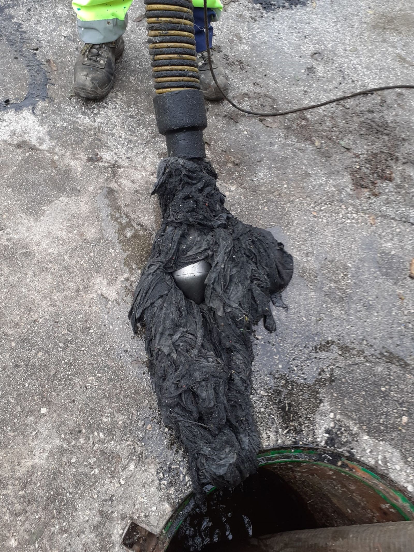 Toallitas sacadas de un husillo del alcantarillado isleño.