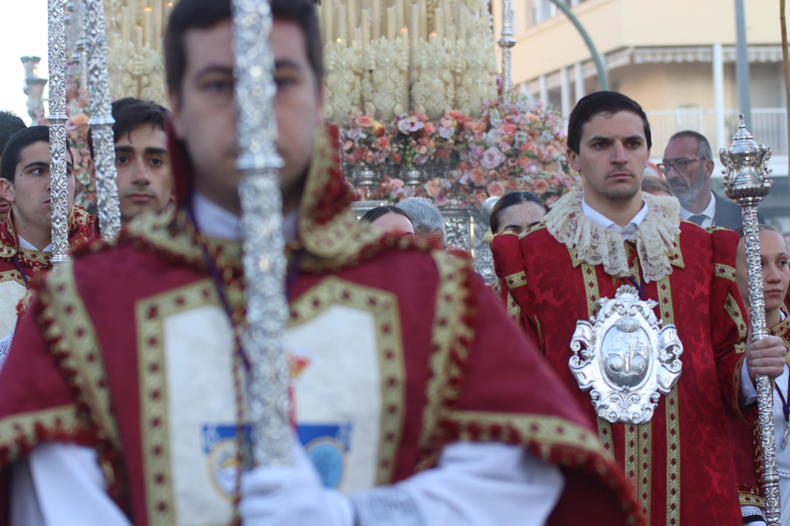 La salida de la hermandad de San Pablo desde el Santuario de los Gitanos