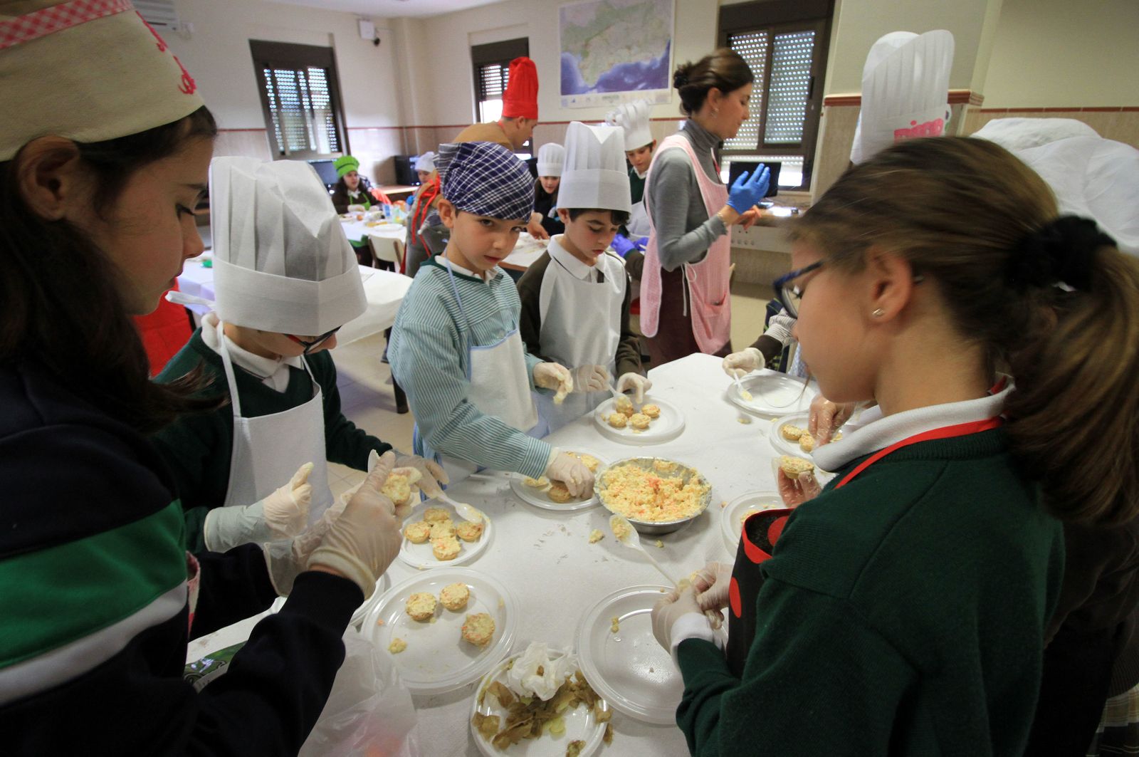 Imágenes del "Masterchef" realizado en las Teresianas con motivo de la celebración del 28-F