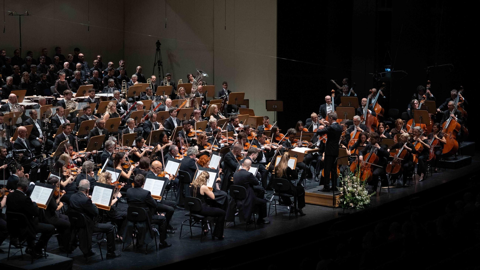 La Real Orquesta Sinfónica de Sevilla inició ayer una nueva temporada de abono de su Ciclo Sinfónico