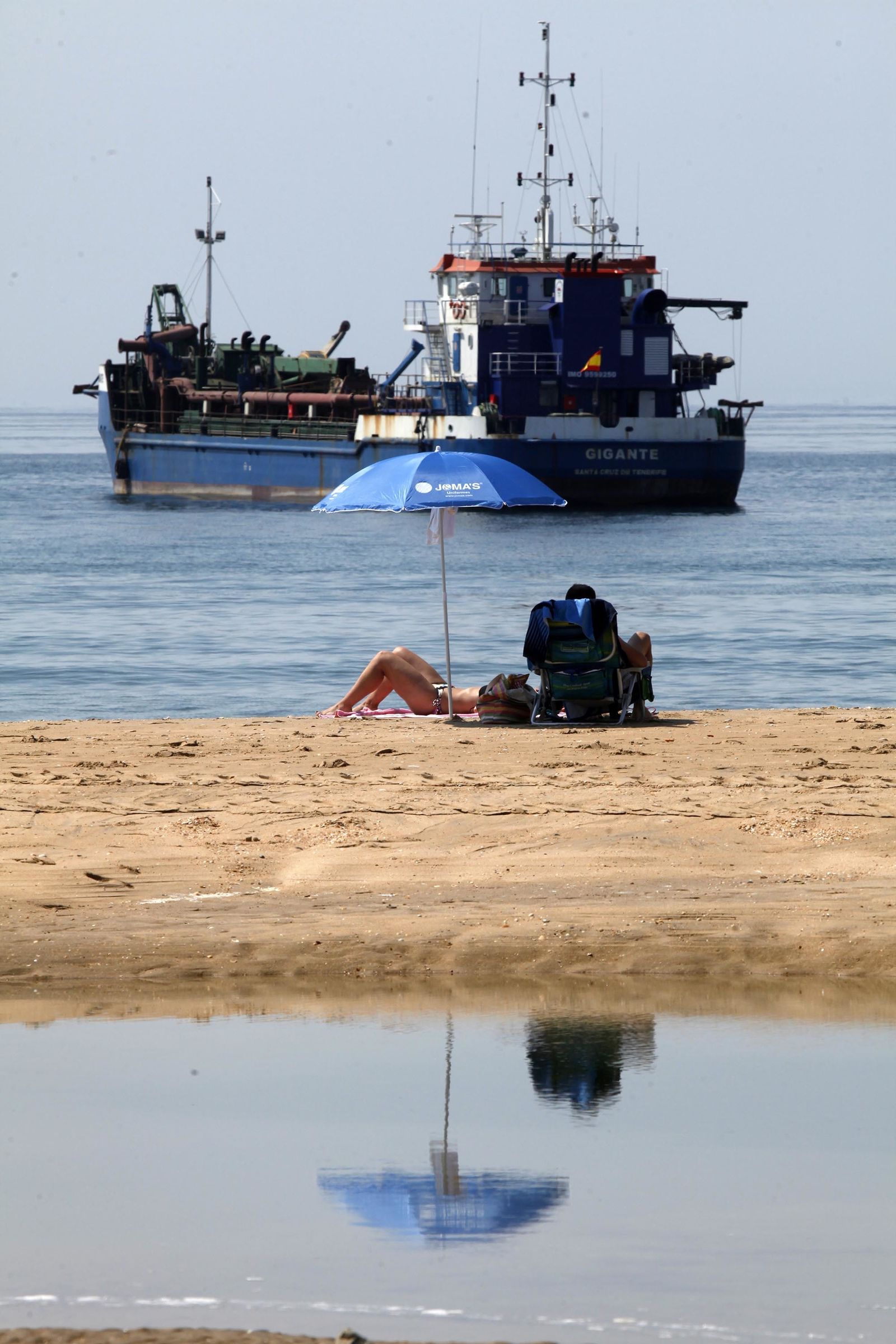 Las imágenes de la recuperación de la playa de La Antilla