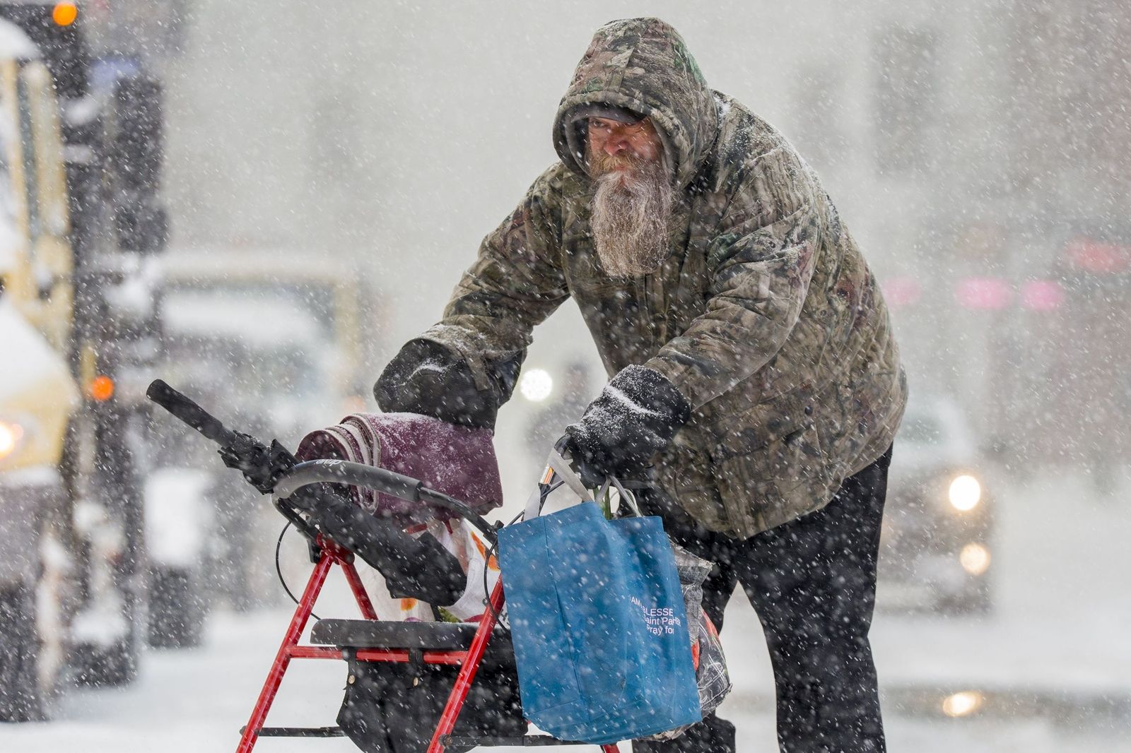 Las gélidas y blancas imágenes que deja la tormenta monstruosa en los EEUU