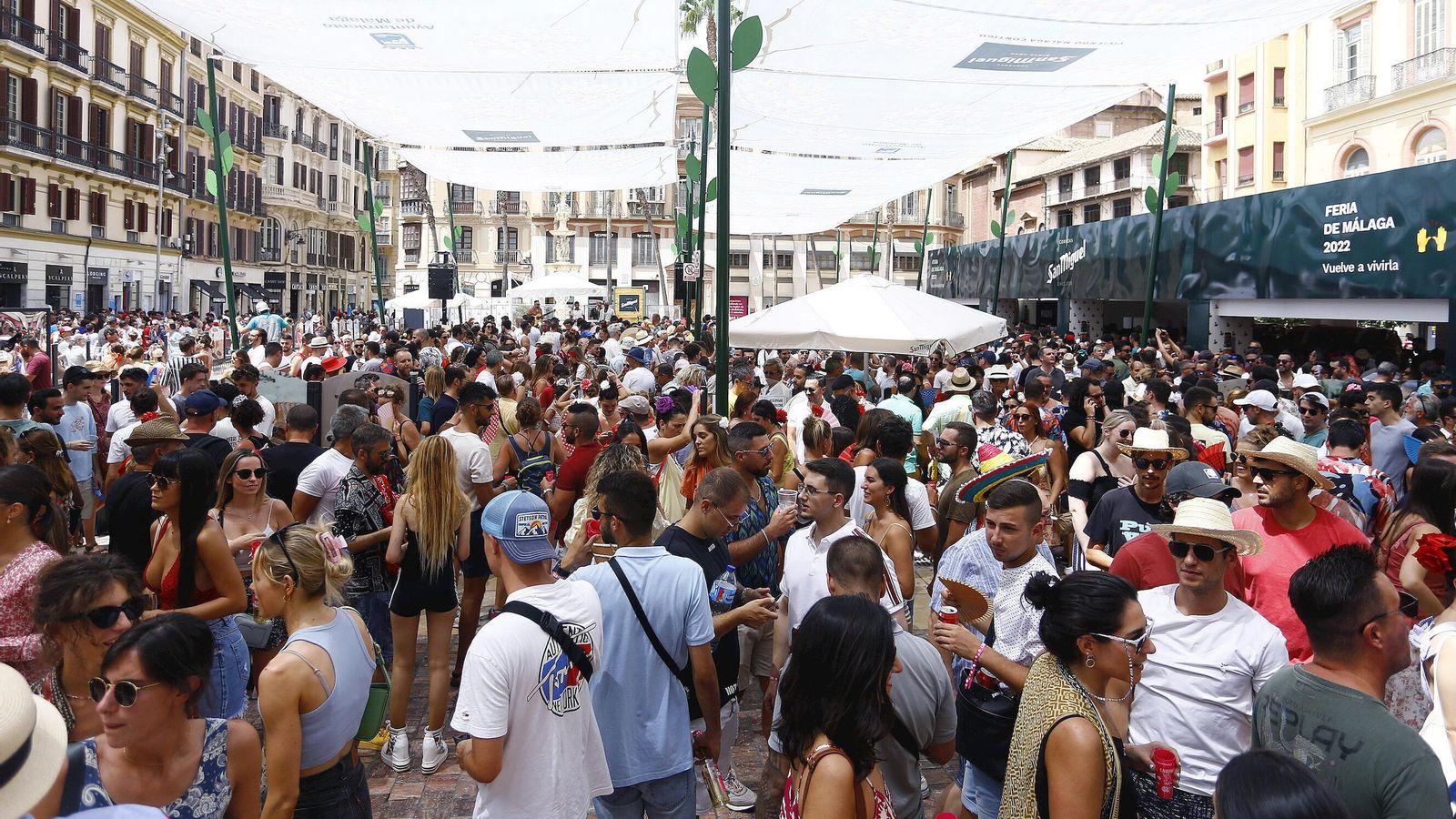 La fiesta abarrotó el centro de Málaga.