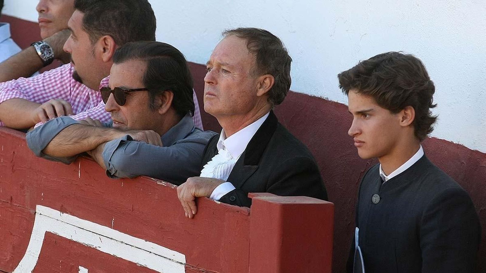 Manolo Vázquez, a la derecha, junto a su tío Pepe Luis en Higuera de la Sierra.