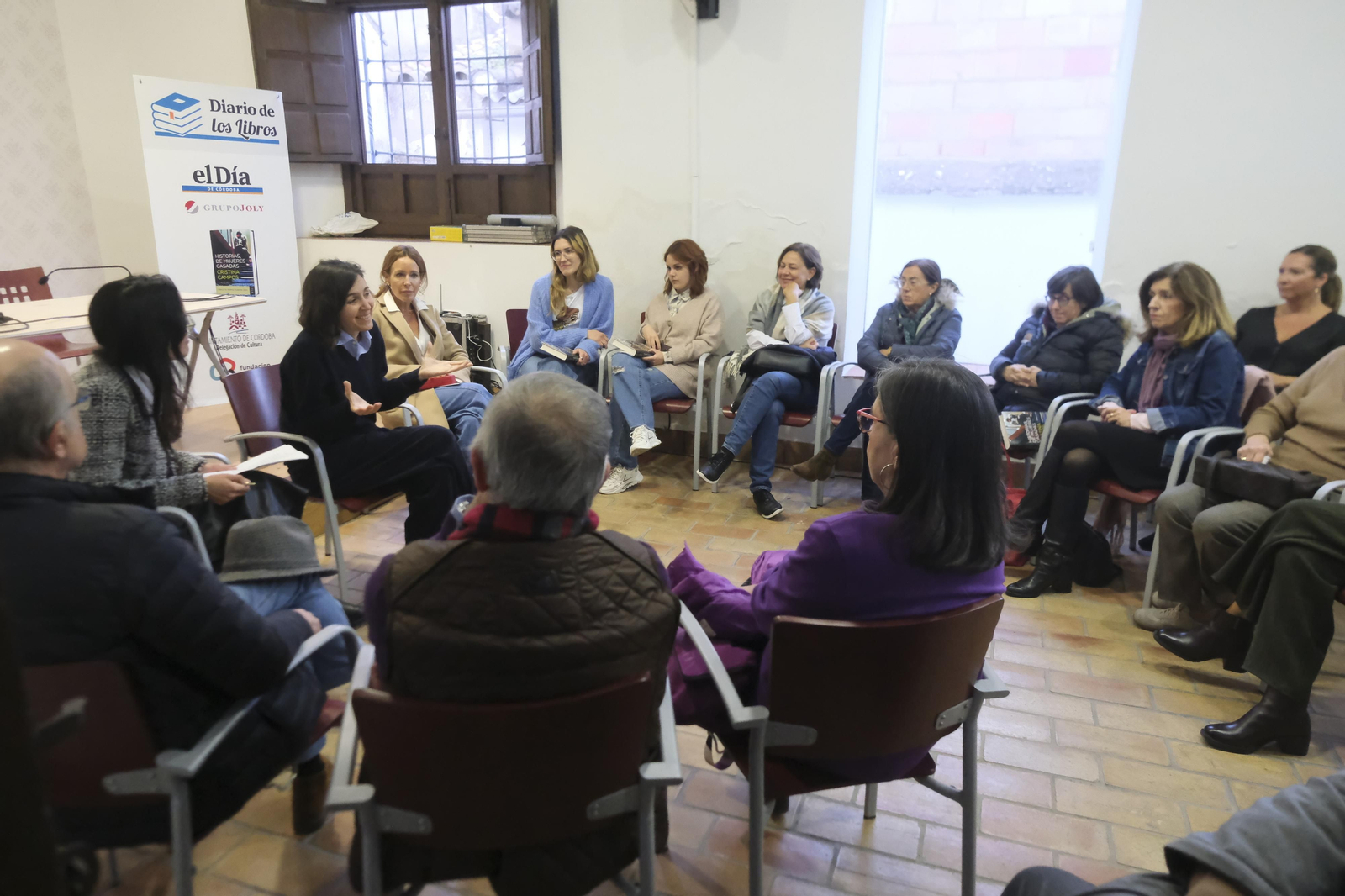 Las imágenes de la presentación de la obra ‘Historias de mujeres casadas’ de Cristina Campos en Córdoba