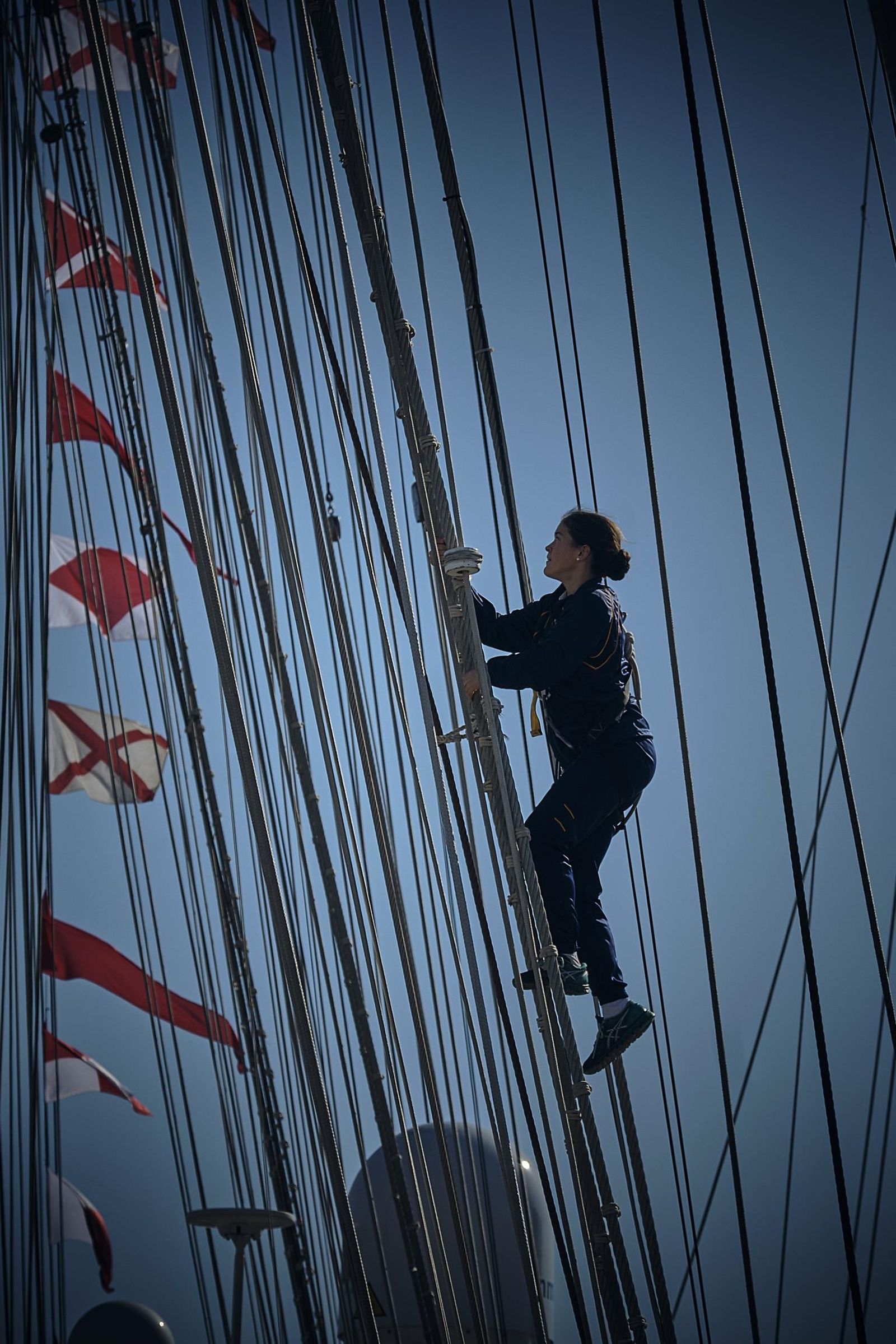Momento de los preparativos para la salida del buque escuela.