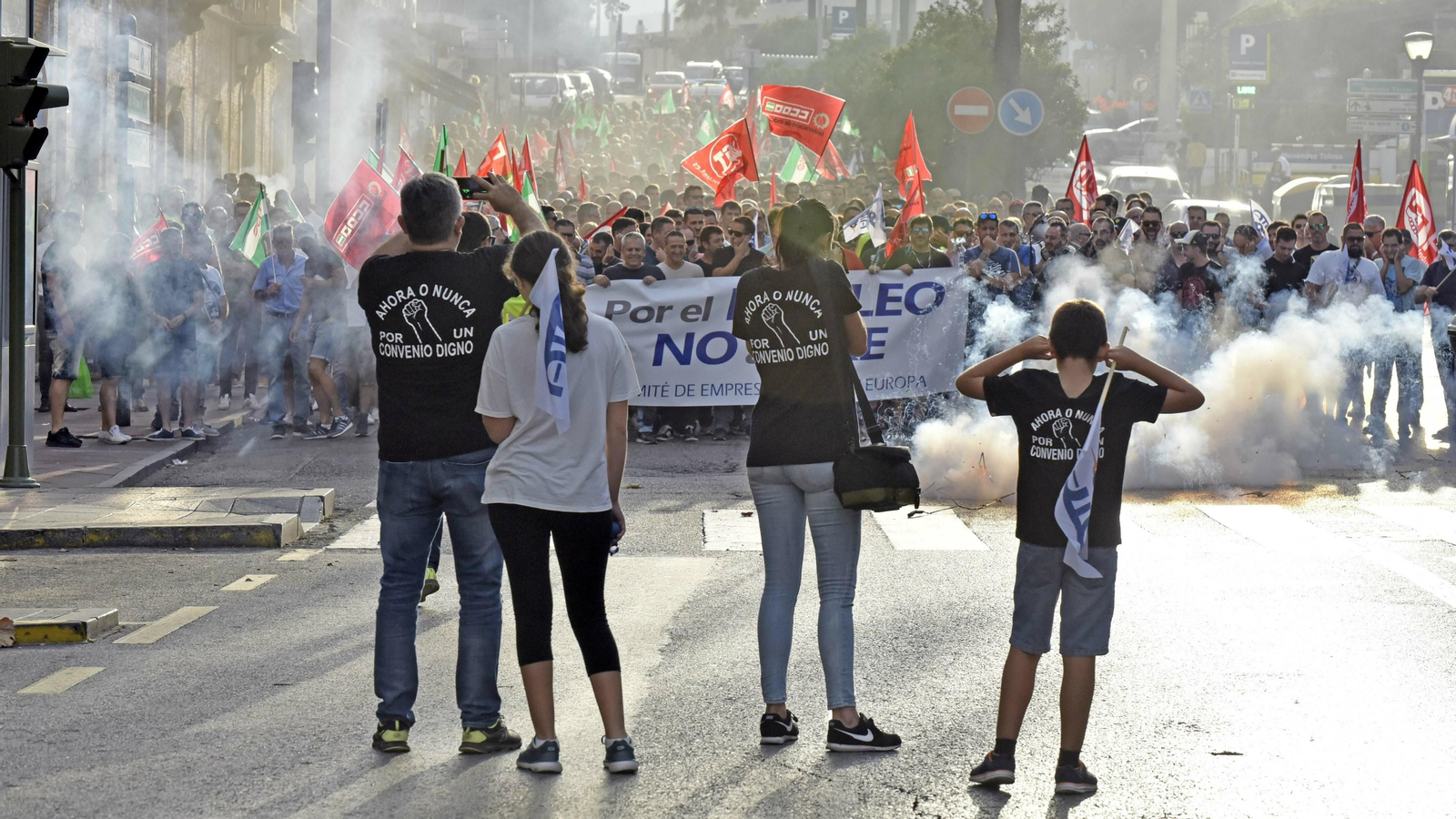 Las mejores fotos de la manifestación de los trabajadores de Acerinox por la calles de Algeciras