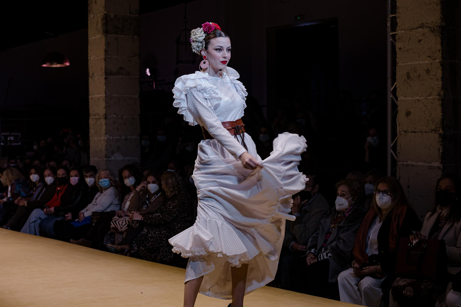 El desfile a beneficio de la Hermandad del Rocío en la Pasarela Flamenca de Jerez, todas las fotos