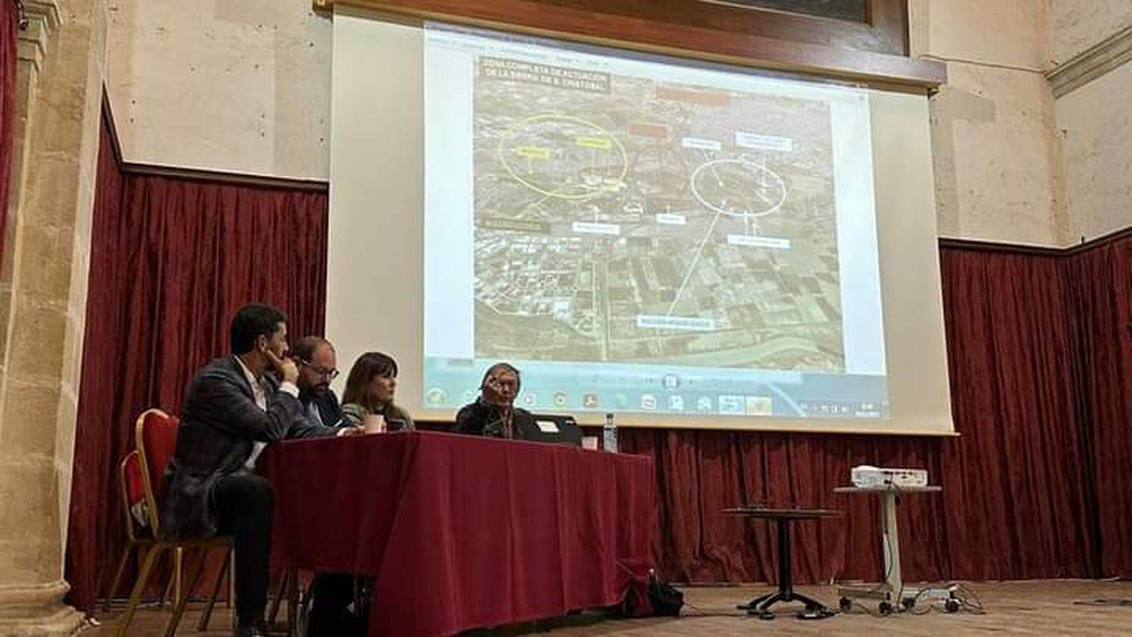 Una imagen de la mesa redonda celebrada el viernes en el Monasterio de San Miguel.