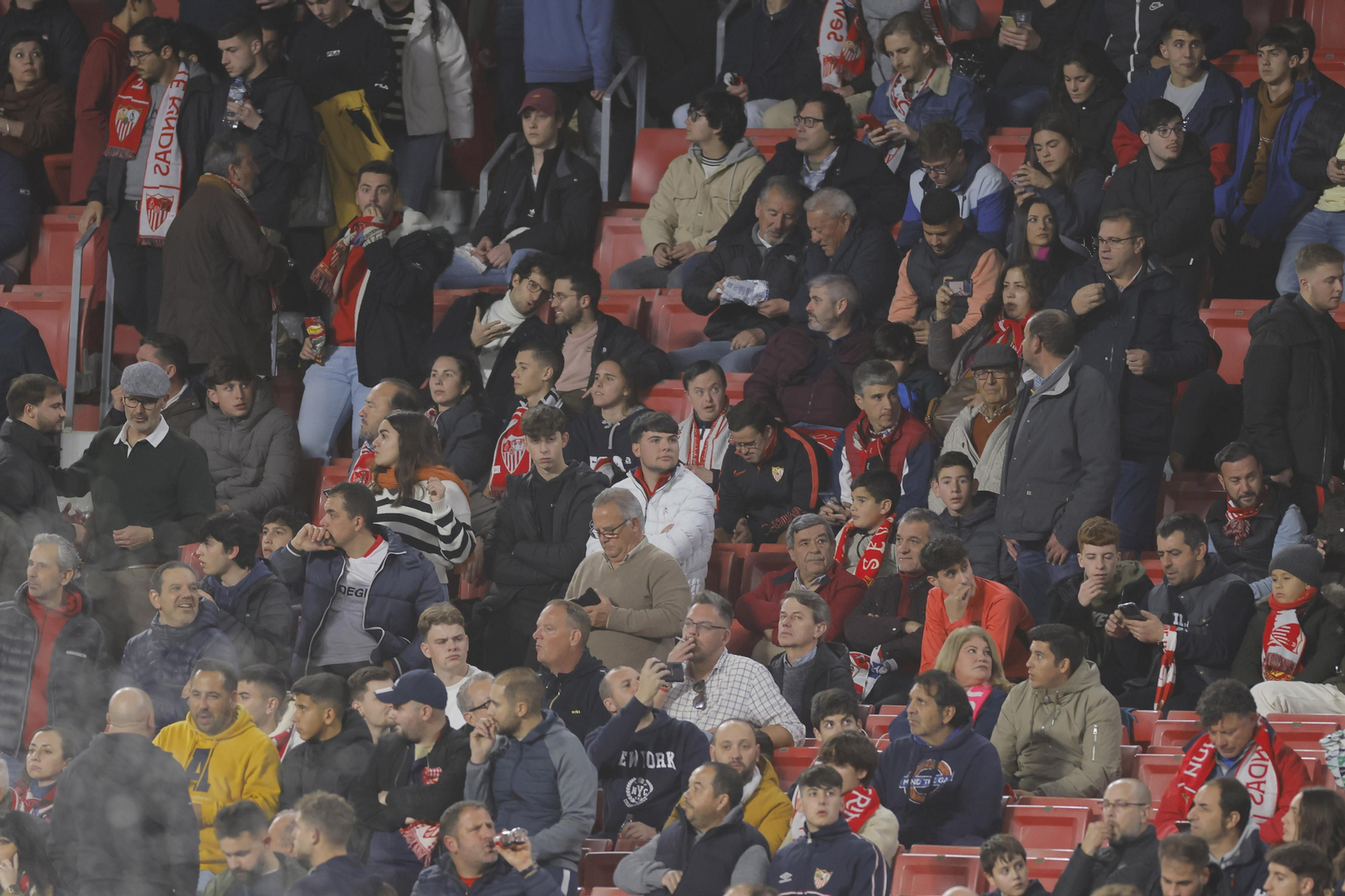 Búscate en las fotos del SEVILLA FC-PSV EINDHOVEN