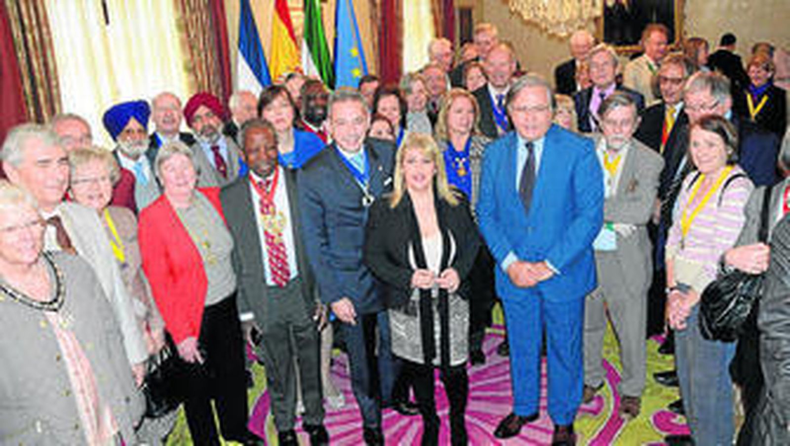 Mamen Sánchez y Francisco Camas, en el centro junto a los alcaldes londinenses.