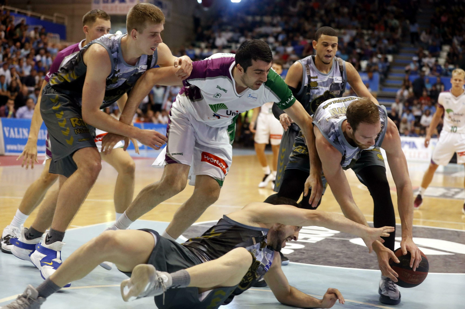 El Breogán - Unicaja Baloncesto, en fotos